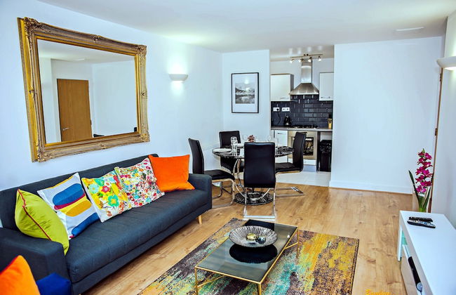 Riverside 2 Bed Apartment - Foto 24