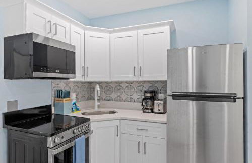 Captain Ed's - Charming Studio at PalmView of Sanibel with Bikes - Photo 5