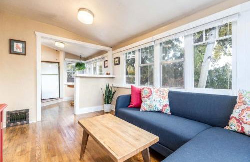 The Red Cabin Charming Historic Avenues Apartment - Foto 2