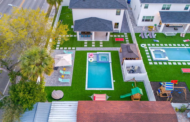 Luxury Modern Villa w/ Pool, Jacuzzi & Amenities! - Foto 1