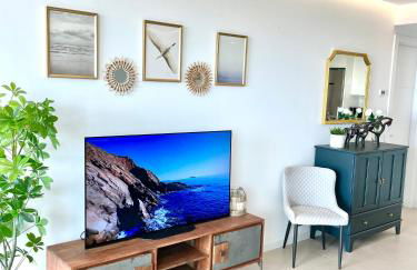 Luxury 3 Bedroom Apartment 300m from the Beach - Photo 12