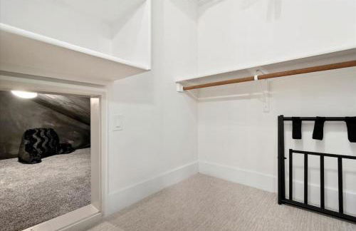 Private Oasis On 2 Acres with Indoor Pool and Theater - Foto 32