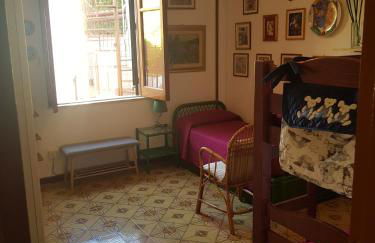 Villa del Golfo Urio with swimming pool shared by the two apartments it is essential to have a car - Foto 32