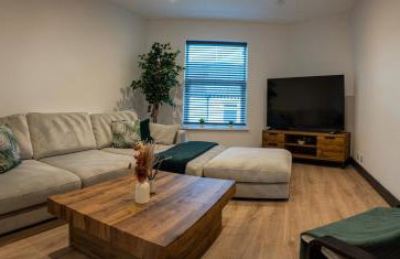 High End Contractor Apartment - 5 Separate Beds - Free Parking - Foto 25