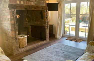 The Old Smithy, beautifully restored cottage in Carreghofa, near Llanymynech - Photo 7