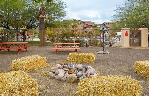 Beautiful Studio Apt in a great resort setting with fountains, courtyards, and pool with bar - Foto 48