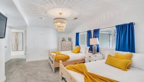3BR lakefront retreat w pool & balcony views - Foto 4