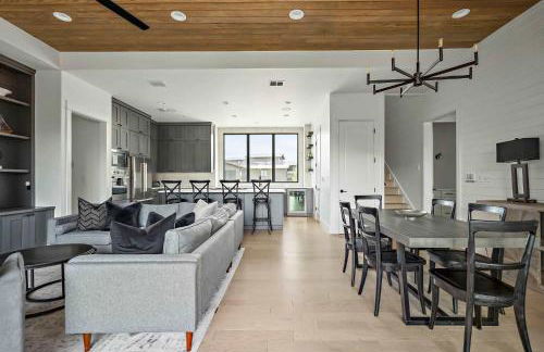 Luxe 3-Story Retreat - Chefs Kitchen and Firepit - Foto 14