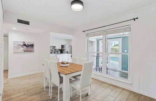 Charming 3Bd 2Ba Home with Private Pool - Foto 25