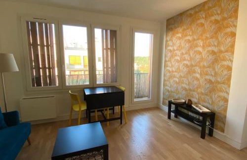 Beau Studio Cosy et calme - face à la gare de Rosny-sous-Bois - 20mn de Paris et Disneyland - Foto 3