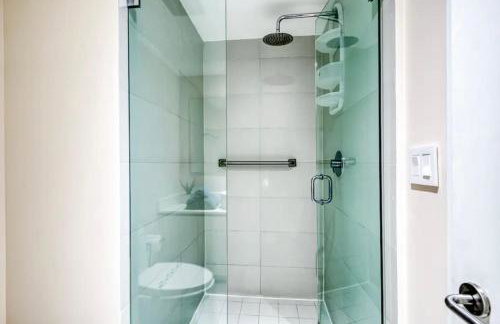 Stunning Penthouse Suite Waterfront 2BD 2BA - Foto 23