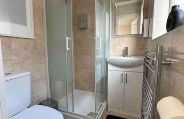 Dallas House - Easy links to LHR and London - Foto 10