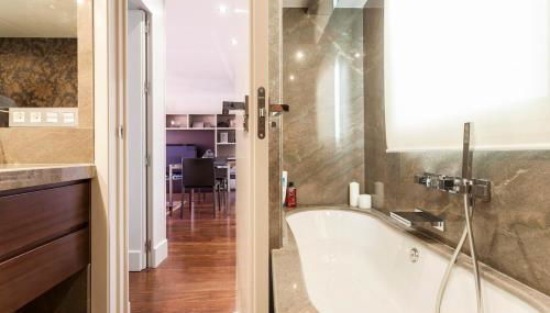 By Plaza de España overlooking Parque María Luisa - Foto 3, Shower