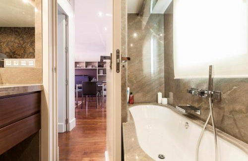 By Plaza de España overlooking Parque María Luisa - Foto 3