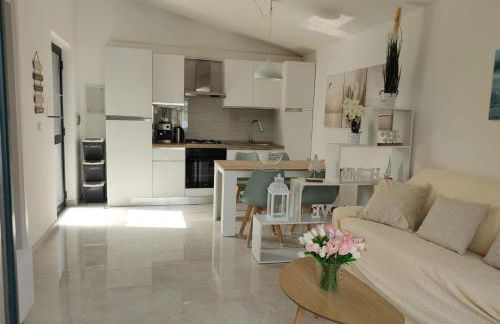 Apartment - Sleeps 4 - Pool - Parking - Foto 8