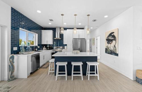 Blue Pearl New Waterfront Haven with Heated Pool ,70 Foot Dock, and More! - Foto 31