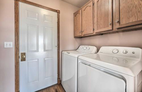 Lake-View Retreat with Fire Pit in Mountain Home! - Foto 26