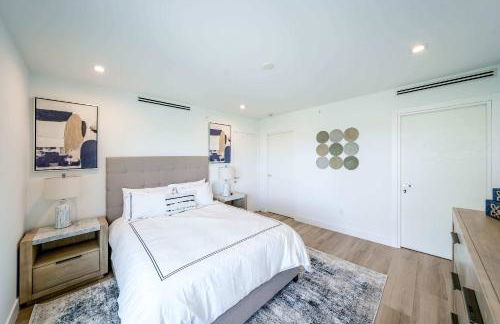 Bayview Villa by Rove Travel - Waterfront with Patio - Foto 38