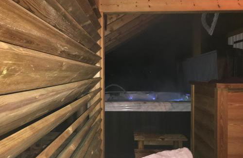 Chalet avec Jacuzzi et Piscine, déco soignée esprit cocooning - Foto 28