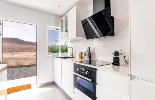 Casita San Juan, near Famara Beach, Surf, Kite, Hike - Photo 8