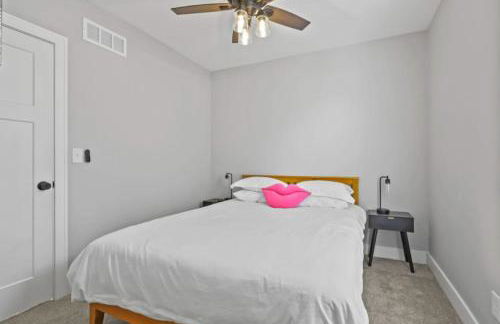 2 homes side by side downtown with fenced yard and hot tub - Foto 53