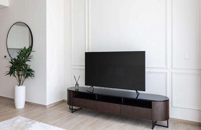 Stylish 1BR at Palace Residences - Photo 4