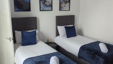 Charming 3-Bedroom House - Prime Location in Wolverhampton! - Foto 4, towels