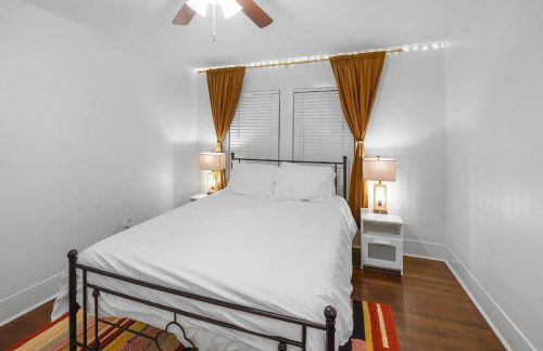 Casa Hosum - 7 mins Downtown Sleeps 9 King Bed Fenced Yard - Foto 18