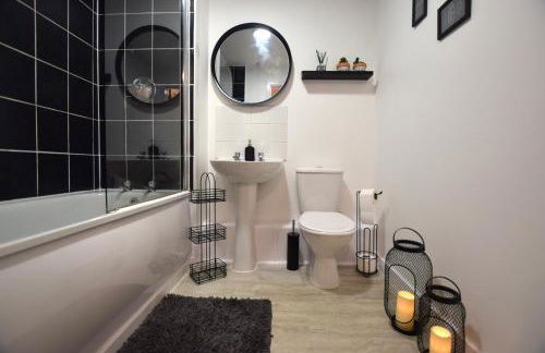 Modern 2 bed Apartment- Town Centre - Photo 14