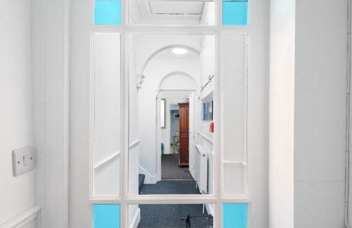 Superb location, character filled apartments by MyCityHaven - Foto 48