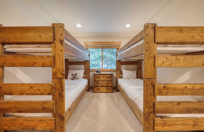 5 Mins to Ski Resort Ping Pong, Pool Table, Deck Donner Ridge by Avantstay - Foto 33