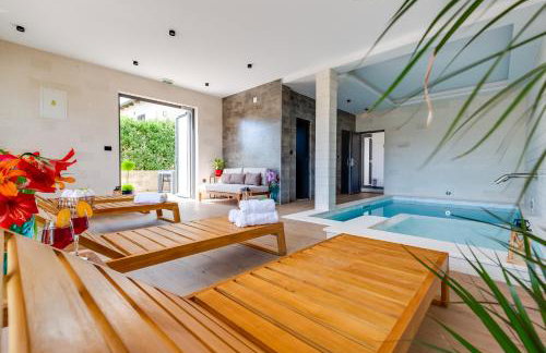 Terra Maiorum -12 person private Villa - heated pool and water massage - Foto 8