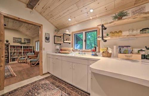 Secluded Family Cabin Less Than 1 Mi to Lake Michigan! - Foto 5