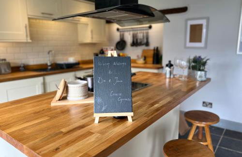 Spacious 4 Bedroom Farmhouse - Photo 21