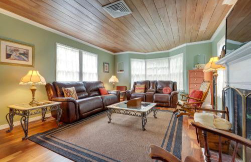 4 Mi to Jetty Park Beach! Family Home with Game Room - Foto 3