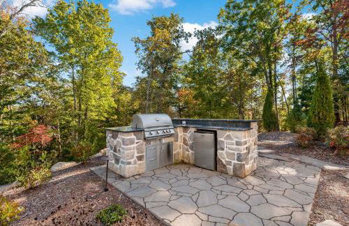 Hilltop Lodge Opulent Lakefront Living in Lake James - Photo 34