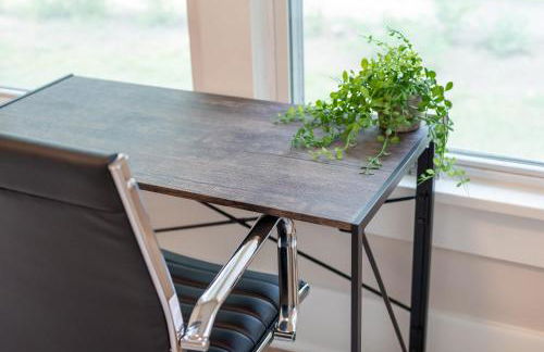 Beautiful 2 Bed 1 Bath home near College Hill - Photo 38