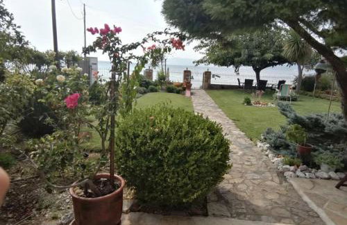 Παραθαλάσσιο διαμέρισμα με κήπο στον Αγιόκαμπο - Foto 11