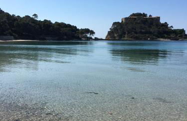 T3 FRONT de mer dernier étage vue mer Petit havre de paix pour vos vacances Emplacement unique vue mer panoramique à 180 degrés pour ce T3 en face de la plage front de mer vue sur les iles 5 et dernier étage avec ascenseur - Foto 25