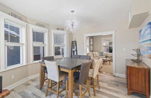 Dazzling Bungalow within 2 Blocks of Beach - Foto 10