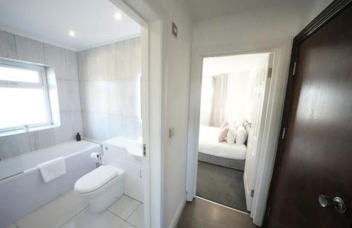 HEATHROW AIRPORT apartments-FREE parking-Free underground to and from Heathrow-30 min central London - Foto 2