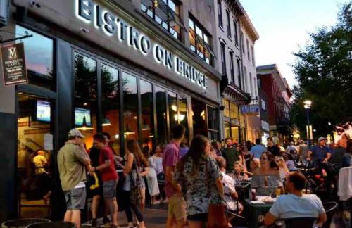 Queen Bed, Luxury Studio with Balcony - Photo 6