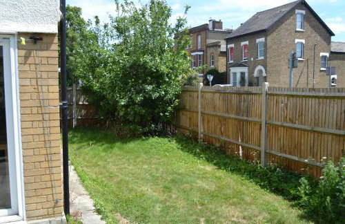 Nice 3 Bedroom House Wimbledon - Foto 25