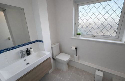 4 Bed Cosy Home w Free parking, Pets Welcome - Foto 15