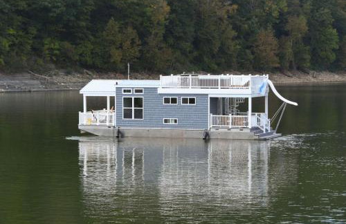 TV Blue Tiny Houseboat at Lake Cumberland Marina - Photo 9