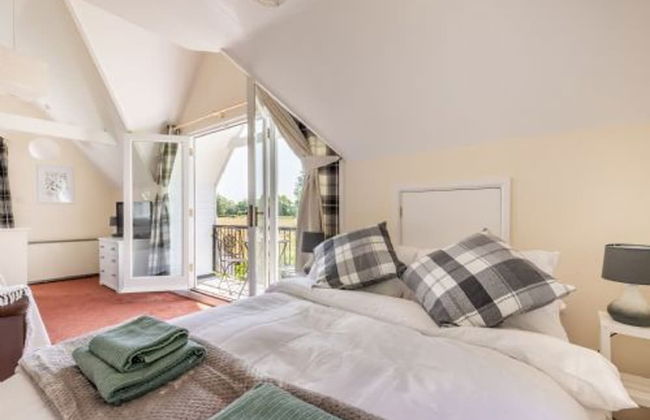 Host Stay The Lodge at Alderfen View - Photo 10