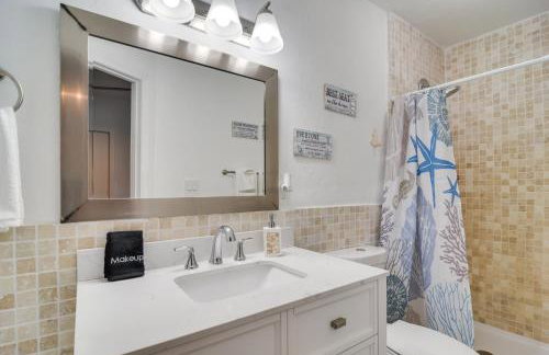 Walk to Art District and Beach Pet-Friendly Getaway - Foto 15