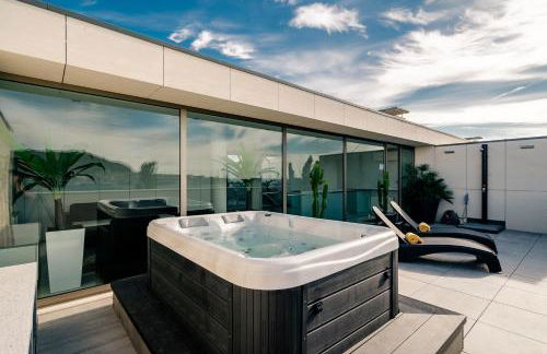 River Town View - Luxury Apartment with Jacuzzi on Terrace - Foto 2