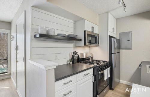 Enjoy Poolside TVs and Private Cabanas off N Lamar - Photo 9