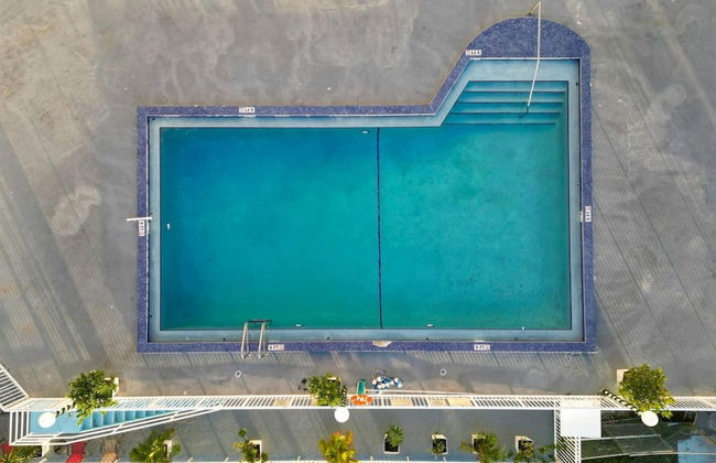 Bayshore Bliss- Cozy Space Pool Views - Foto 32